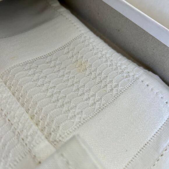 Vintage Nydel White Cotton Tablecloth and Matching Napkin Service for Eight - Picture 7 of 16